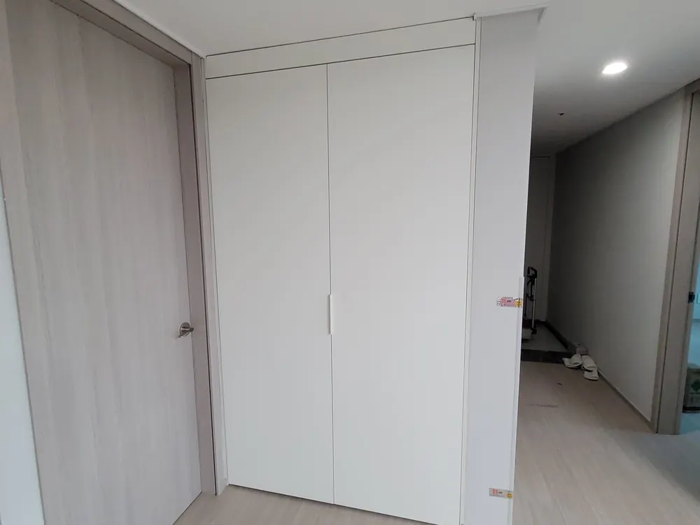 개방된 공간에 맞춤 문 설치로 펜트리 벽장 구성 인천 부평구 부평동 시공 후